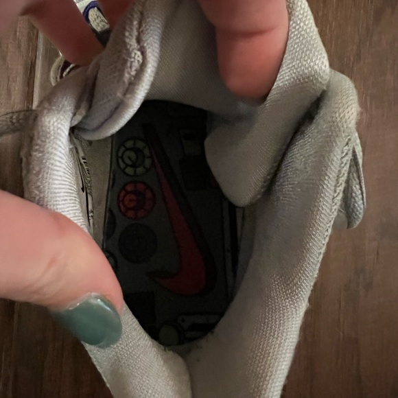 Kyrie Basketball Shoes big kids size 4Y - Picture 5 of 6